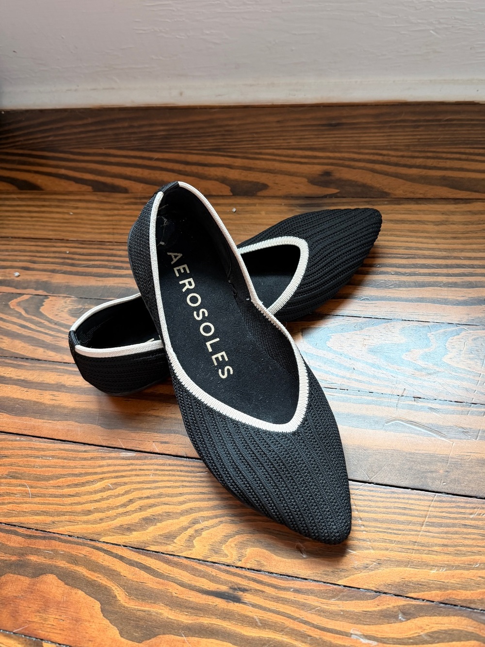 AEROSOLES Black Knit Pointed Ballet Flats with White Trim